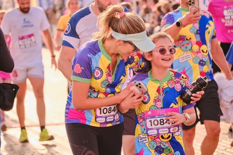 Two participants wearing colourful patterned shirts and sunglasses.